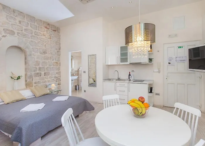 ラウズィオン アパート