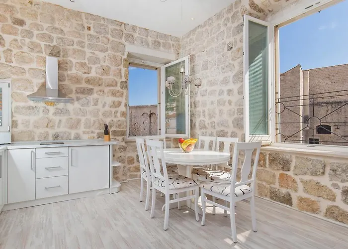 ラウズィオン アパート *