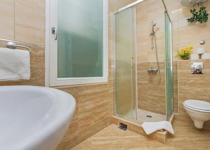 ラウズィオン アパート