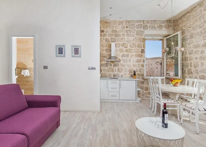 ラウズィオン アパート *